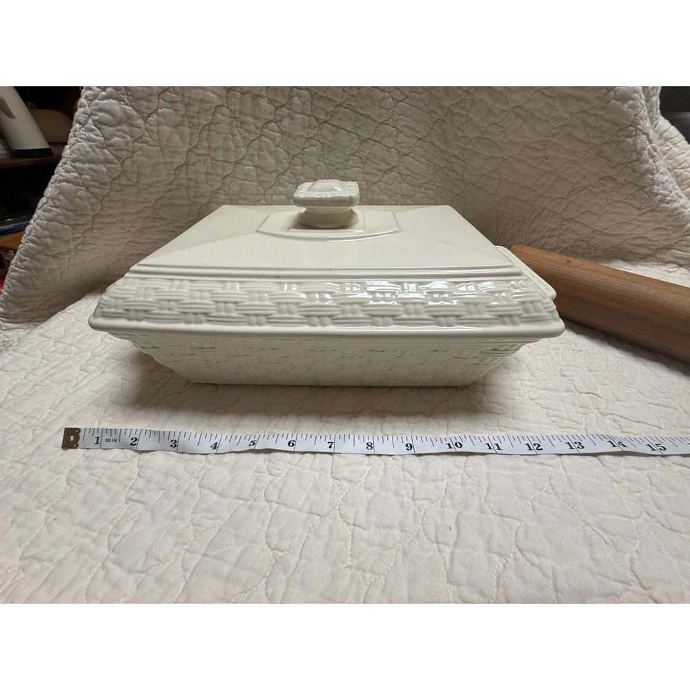 Belleek Everyday Ireland White Basketweave Lidded Casserole Rectangular Baker